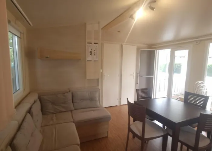 Mobil-home Proche De La *